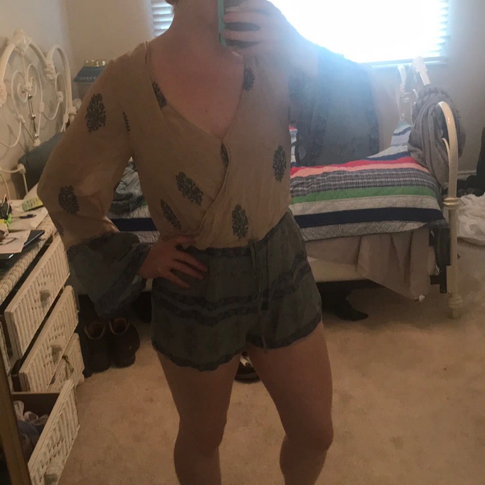 Free people long sleeve wrap style romper - Picture 2 of 2